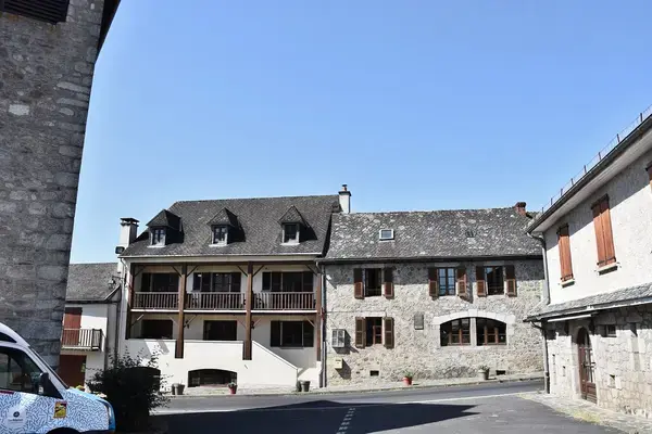 Monte Escalier 15 Monte escalier Labesserette